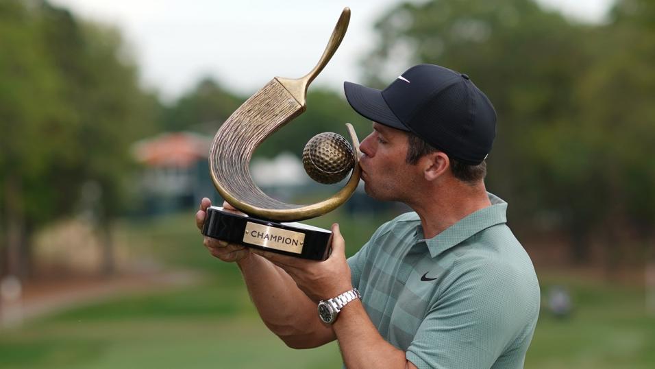 Paul Casey with the Valspar trophy